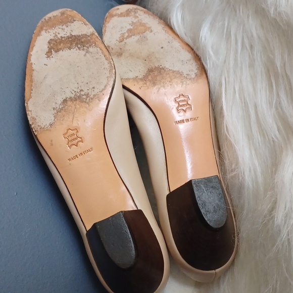 Vintage Salvatore Ferragamo Beige Leather Pumps - Picture 10 of 16